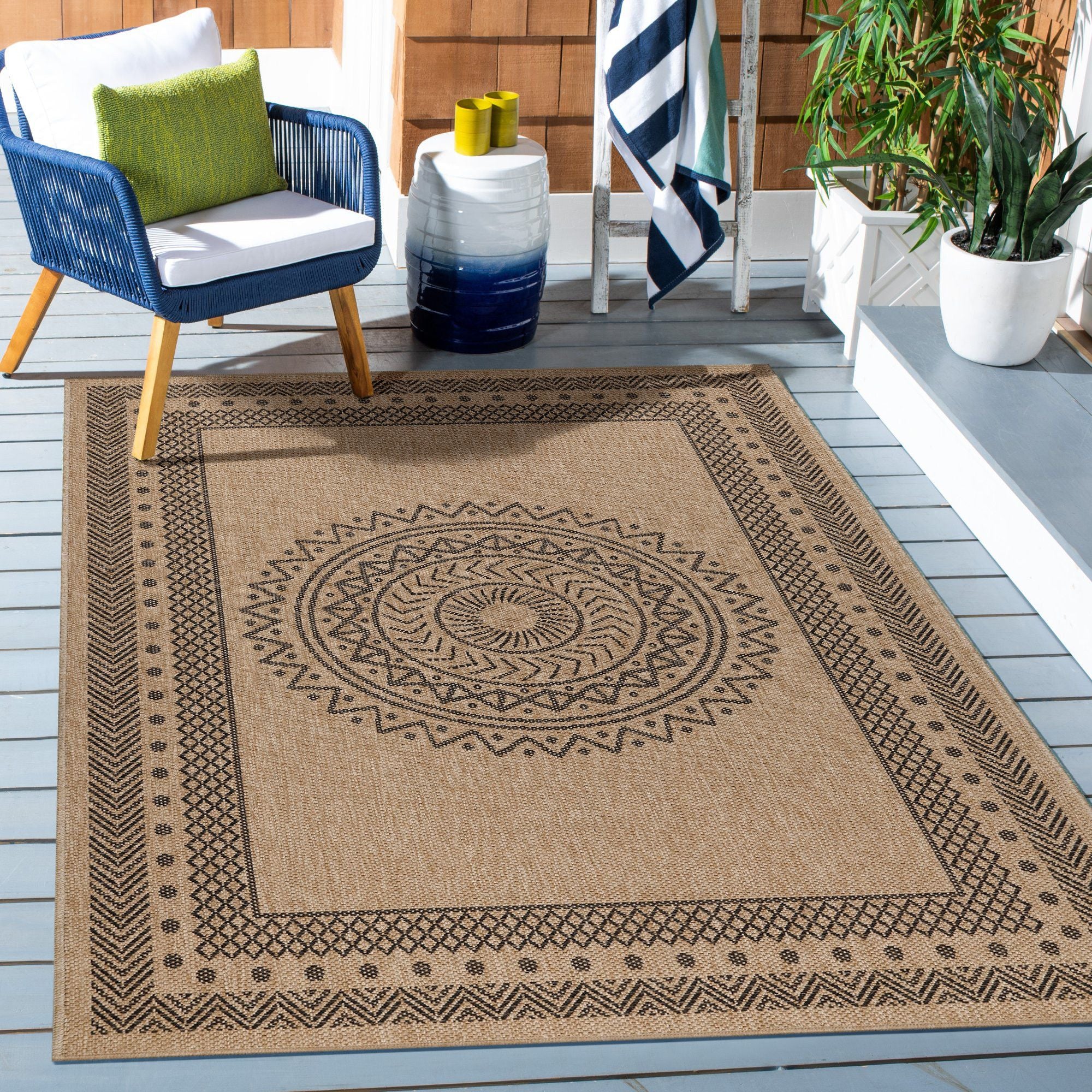 Dhaka Outdoorteppich | Vintage Design mit schwarzen Mustern