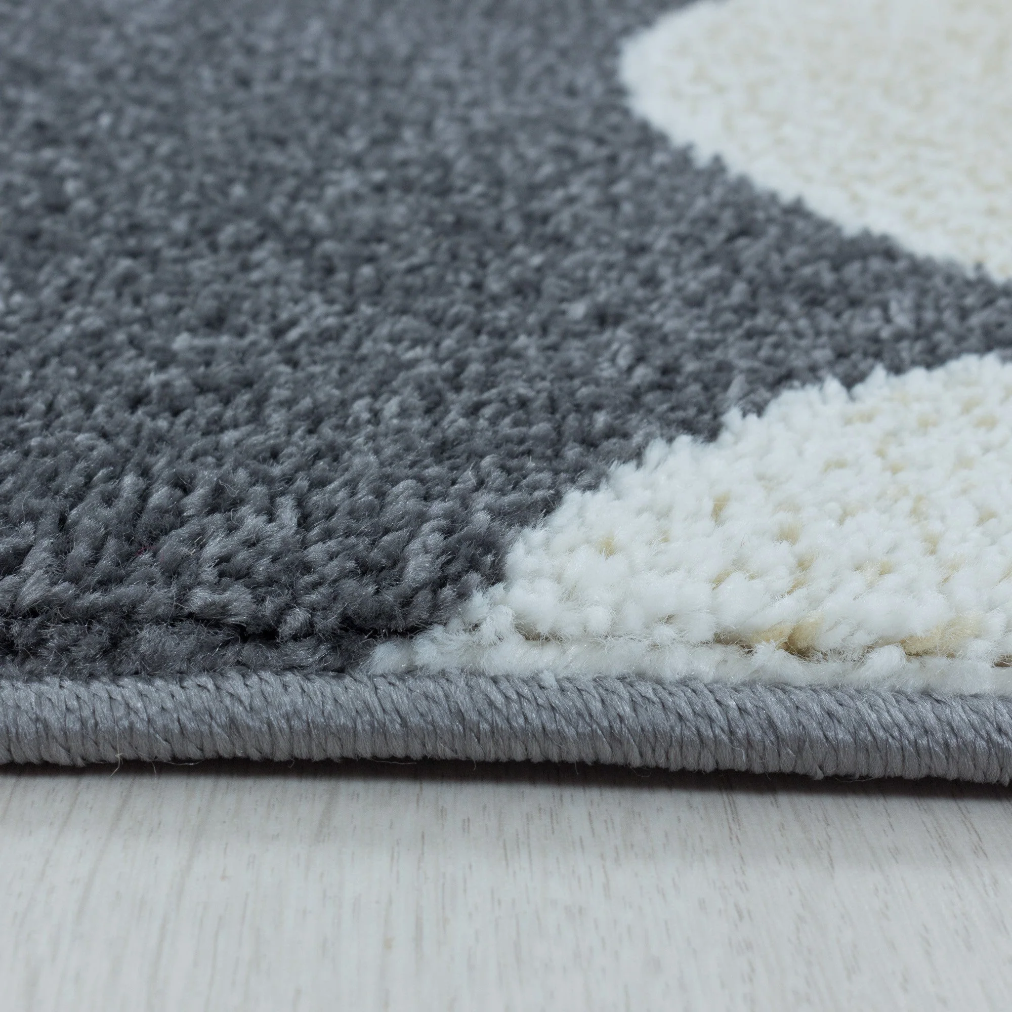 Gelber Kinderzimmer Teppich mit Mond- und Wolkenmotiv - Image 5
