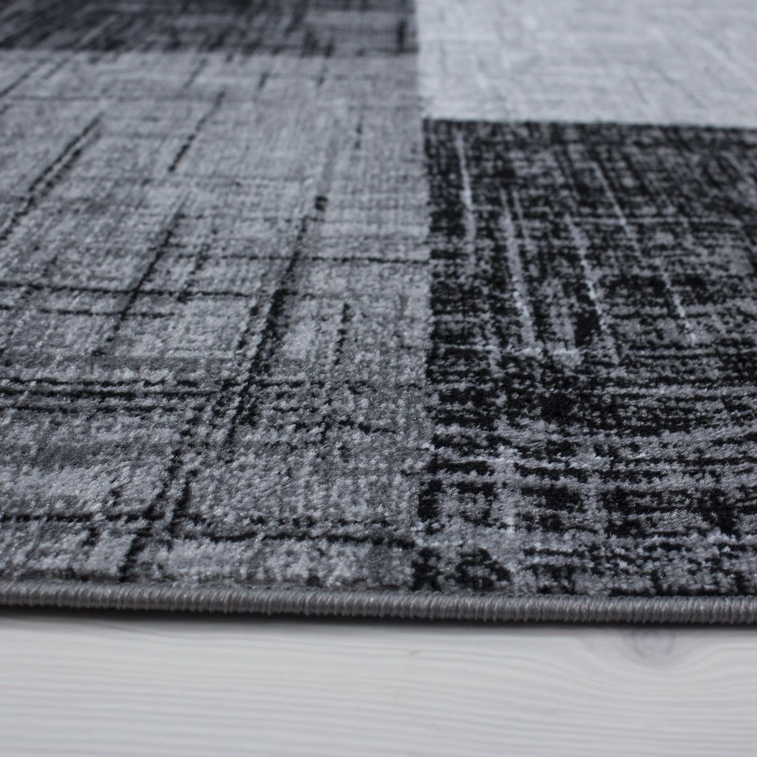 Plus Abstrakt Karierter Kurzflorteppich in Grau-Schwarz - Image 4