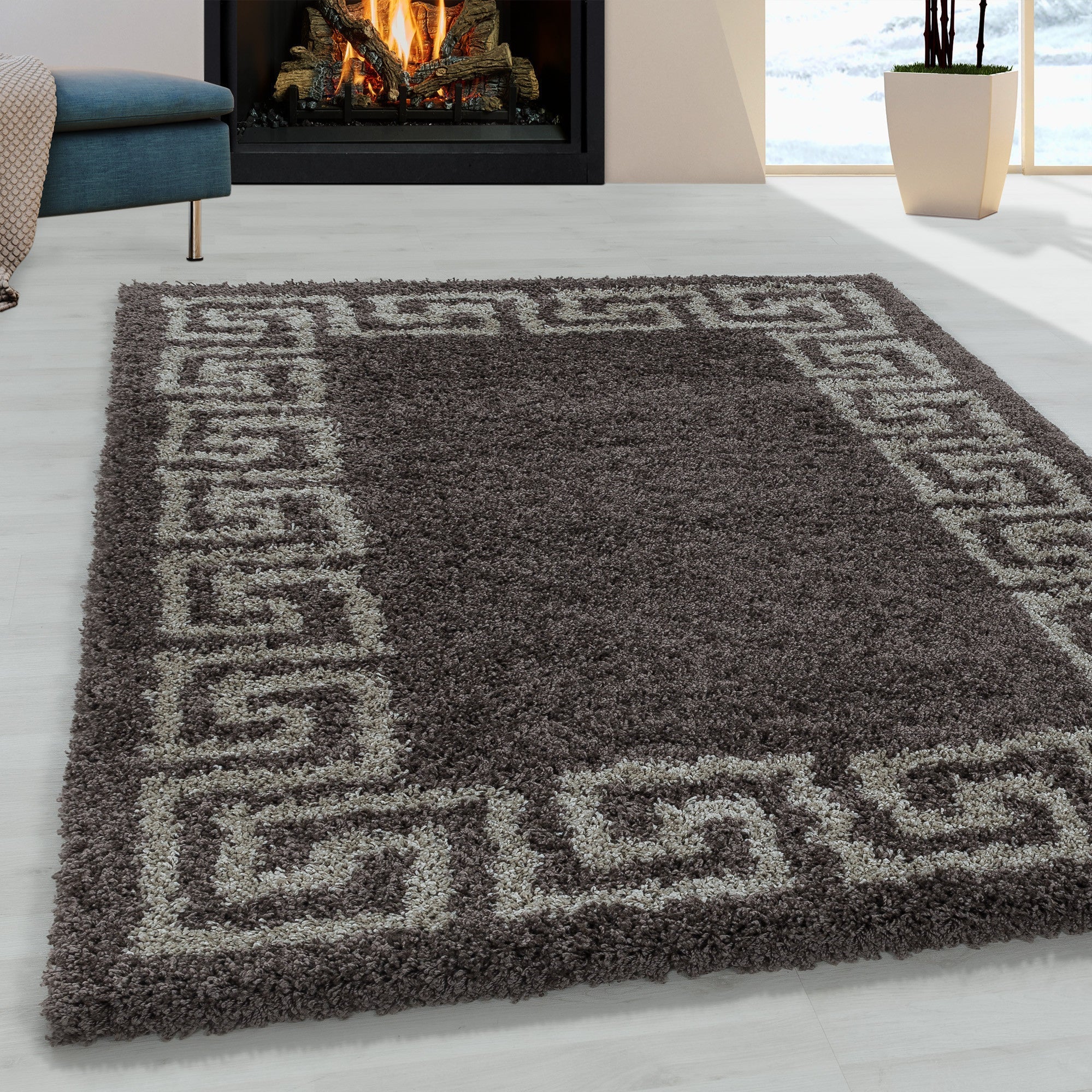 Brauner Hochflor Teppich | Antikes Muster, creme Bordüre